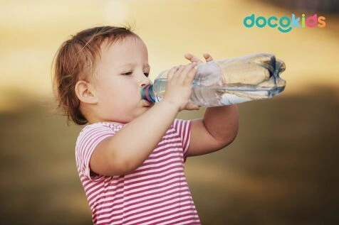 La importancia de la hidratación extra en niños durante días de mucho calor